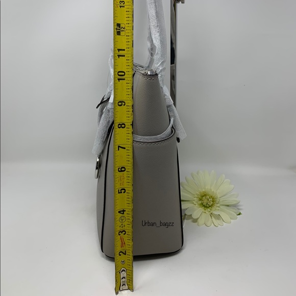 Michael Kors Charlotte Large Top Zip Tote - Picture 4 of 8